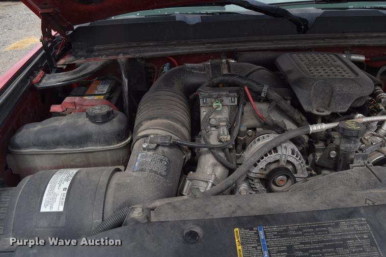 image for item L2504 2008 Chevrolet Silverado 2500HD Crew Cab pickup truck