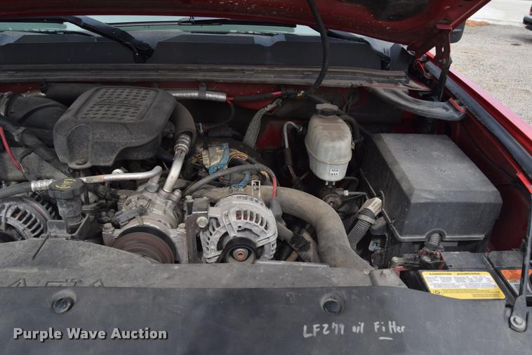 image for item L2504 2008 Chevrolet Silverado 2500HD Crew Cab pickup truck