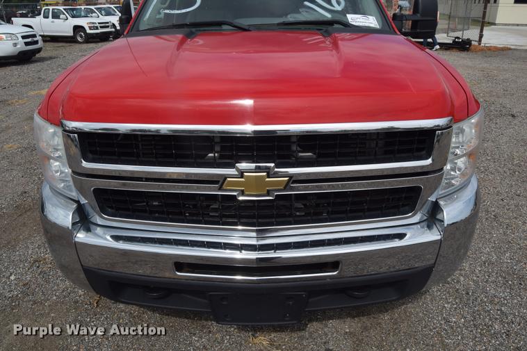 image for item L2504 2008 Chevrolet Silverado 2500HD Crew Cab pickup truck