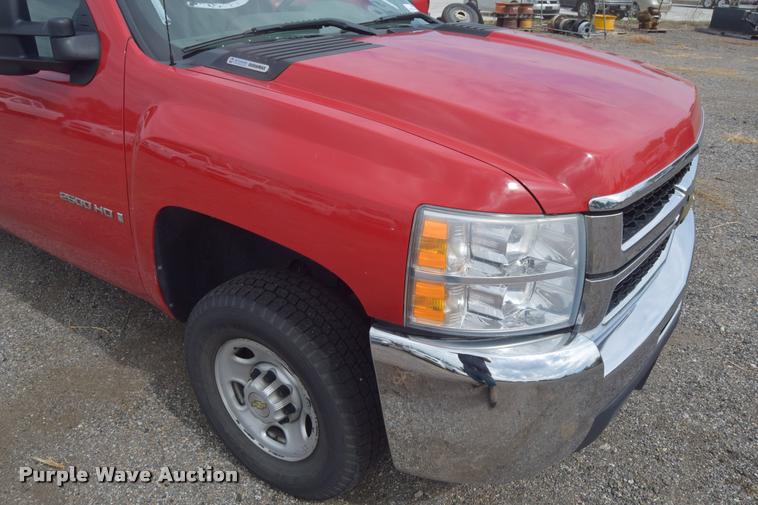 image for item L2504 2008 Chevrolet Silverado 2500HD Crew Cab pickup truck