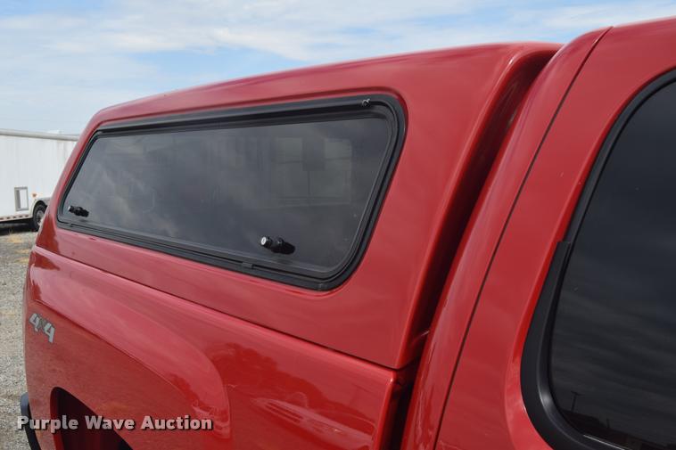 image for item L2504 2008 Chevrolet Silverado 2500HD Crew Cab pickup truck