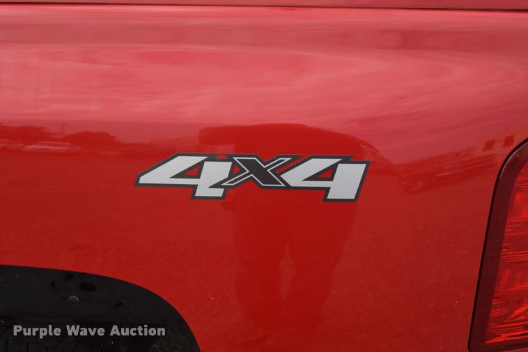 image for item L2504 2008 Chevrolet Silverado 2500HD Crew Cab pickup truck