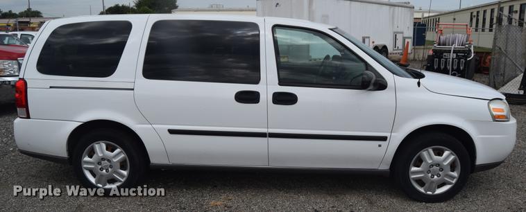 image for item L2505 2008 Chevrolet Uplander LS van