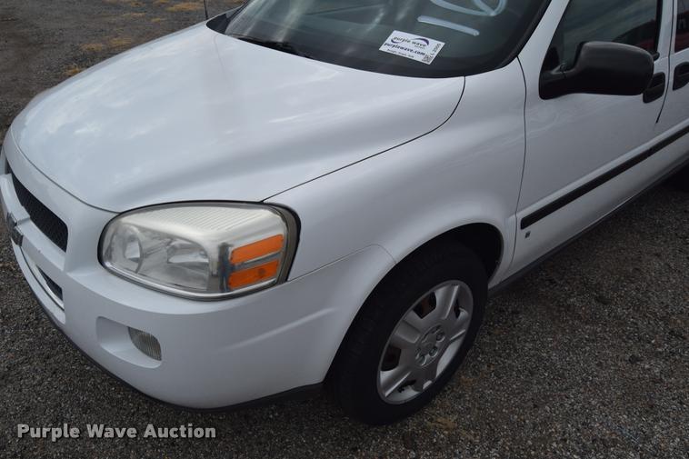 image for item L2505 2008 Chevrolet Uplander LS van