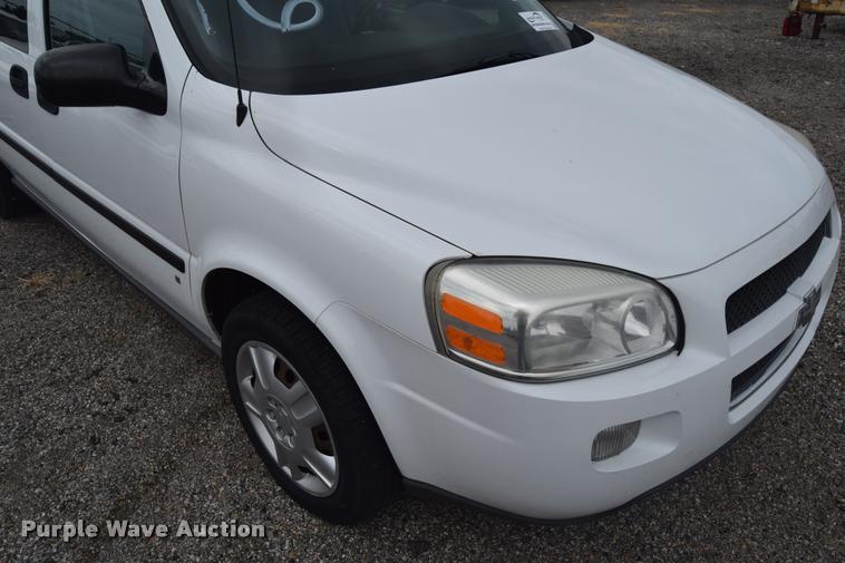 image for item L2505 2008 Chevrolet Uplander LS van