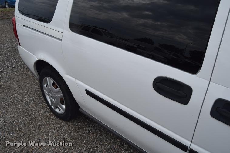 image for item L2505 2008 Chevrolet Uplander LS van