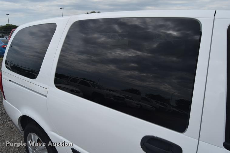 image for item L2505 2008 Chevrolet Uplander LS van