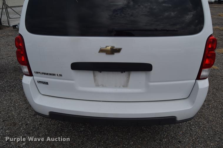 image for item L2505 2008 Chevrolet Uplander LS van