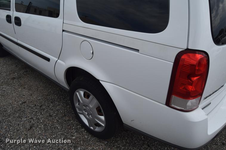 image for item L2505 2008 Chevrolet Uplander LS van
