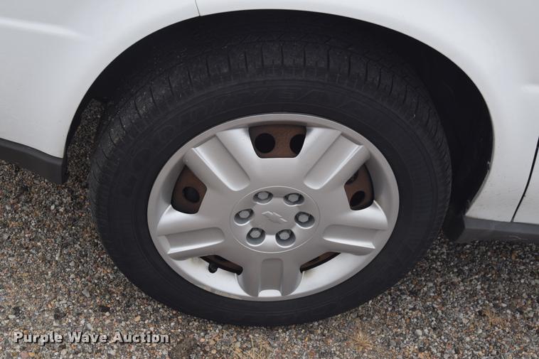 image for item L2505 2008 Chevrolet Uplander LS van