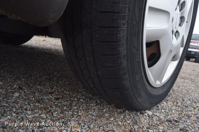 image for item L2505 2008 Chevrolet Uplander LS van