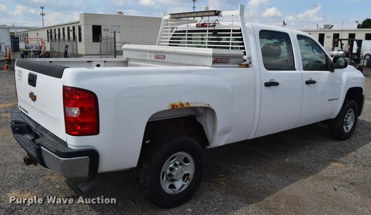 image for item L2508 2007 Chevrolet Silverado 2500HD Crew Cab pickup truck