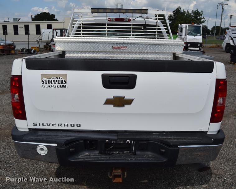 image for item L2508 2007 Chevrolet Silverado 2500HD Crew Cab pickup truck