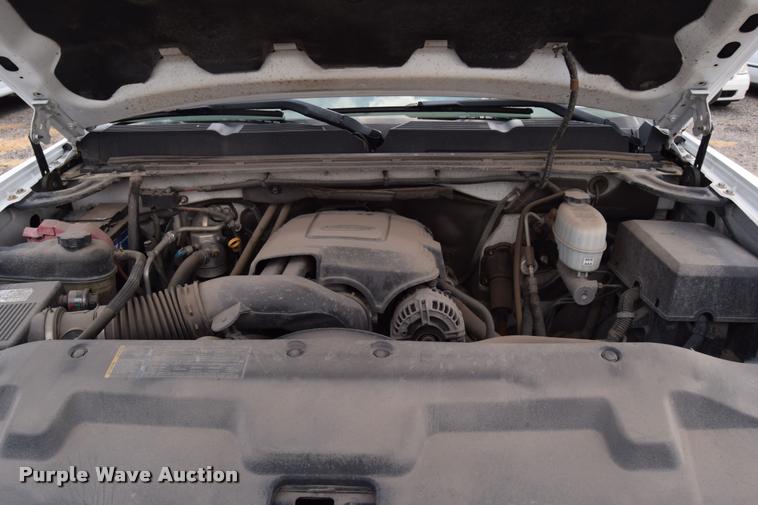 image for item L2508 2007 Chevrolet Silverado 2500HD Crew Cab pickup truck