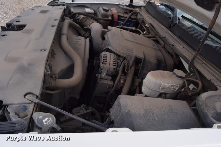 image for item L2508 2007 Chevrolet Silverado 2500HD Crew Cab pickup truck