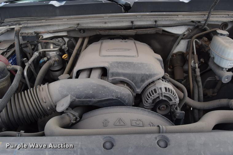 image for item L2508 2007 Chevrolet Silverado 2500HD Crew Cab pickup truck