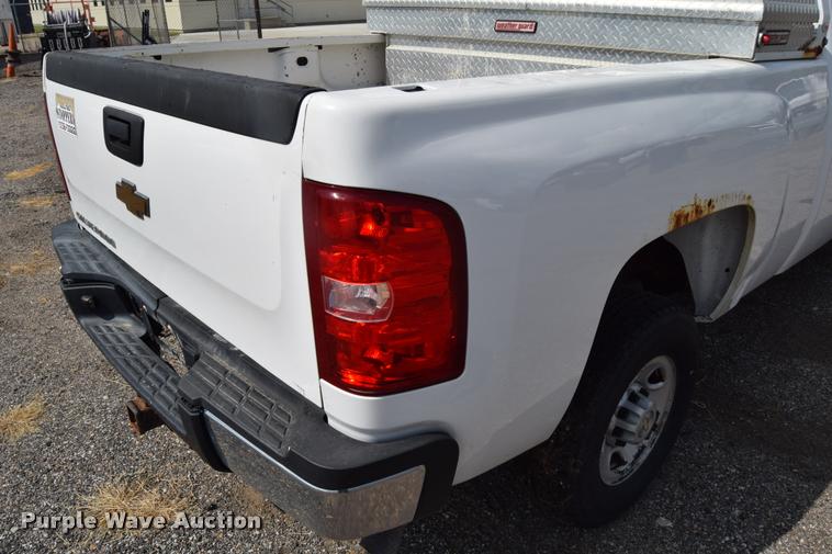 image for item L2508 2007 Chevrolet Silverado 2500HD Crew Cab pickup truck