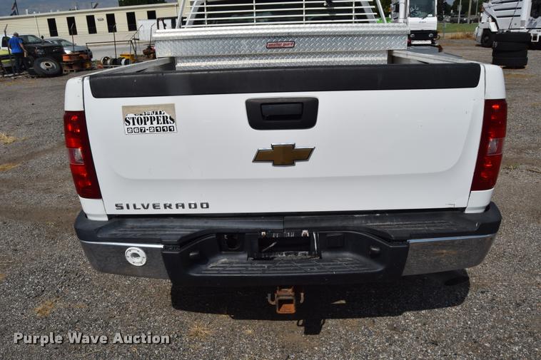 image for item L2508 2007 Chevrolet Silverado 2500HD Crew Cab pickup truck