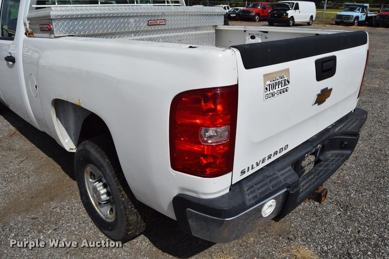 image for item L2508 2007 Chevrolet Silverado 2500HD Crew Cab pickup truck