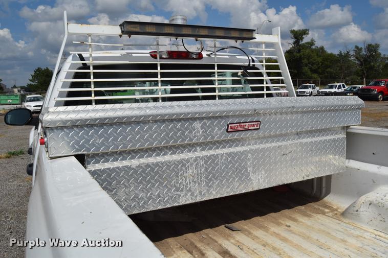 image for item L2508 2007 Chevrolet Silverado 2500HD Crew Cab pickup truck