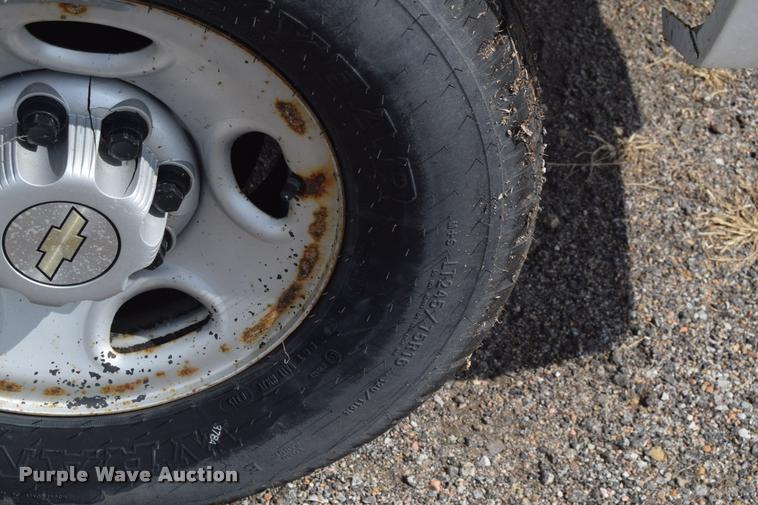 image for item L2508 2007 Chevrolet Silverado 2500HD Crew Cab pickup truck