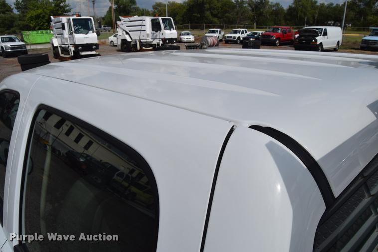 image for item L2508 2007 Chevrolet Silverado 2500HD Crew Cab pickup truck