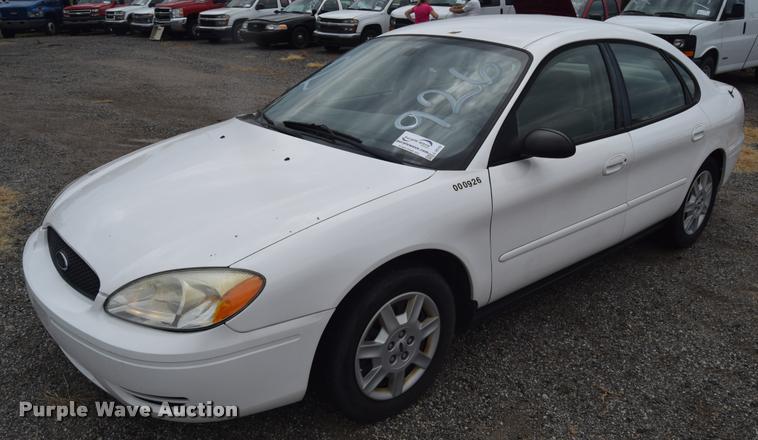 image for item L2510 2006 Ford Taurus SE