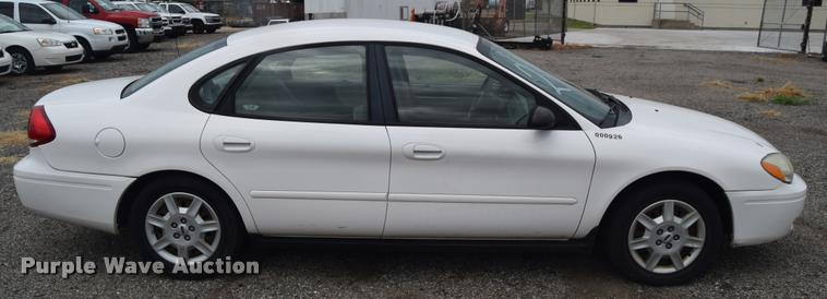 image for item L2510 2006 Ford Taurus SE