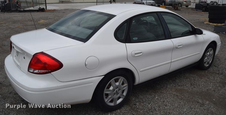 image for item L2510 2006 Ford Taurus SE