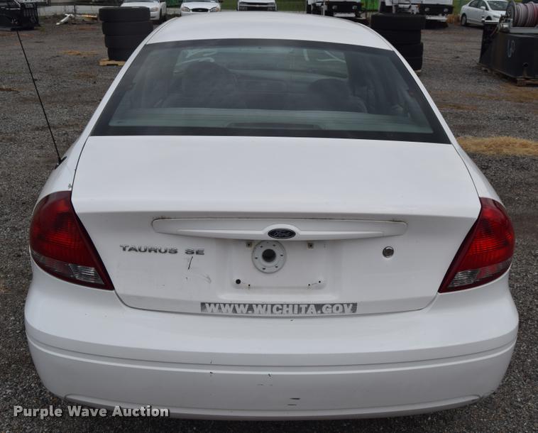 image for item L2510 2006 Ford Taurus SE