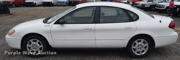 image for item L2510 2006 Ford Taurus SE