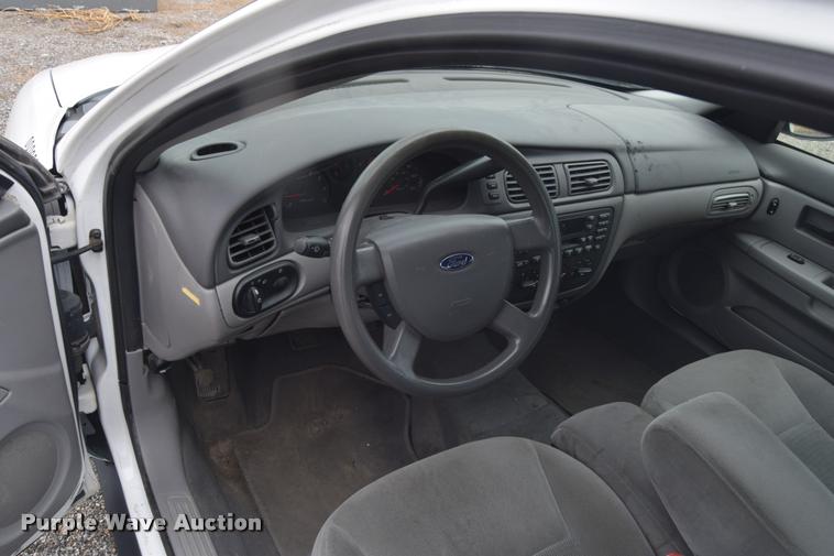 image for item L2510 2006 Ford Taurus SE