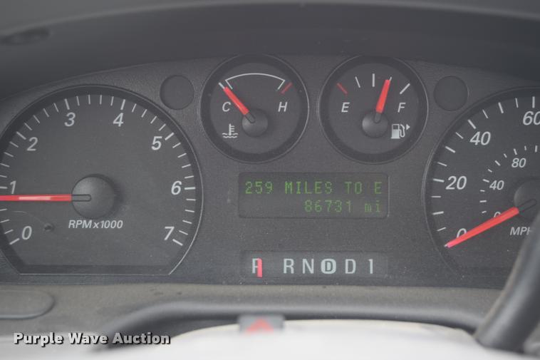 image for item L2510 2006 Ford Taurus SE