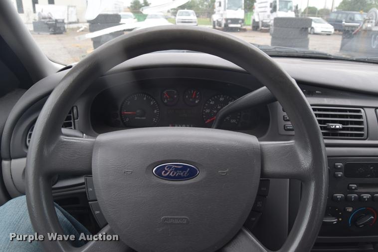 image for item L2510 2006 Ford Taurus SE