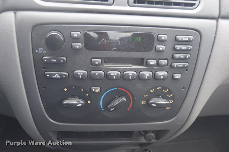 image for item L2510 2006 Ford Taurus SE