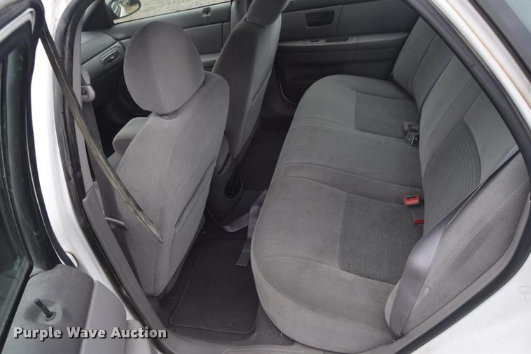 image for item L2510 2006 Ford Taurus SE