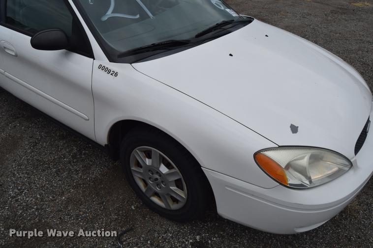 image for item L2510 2006 Ford Taurus SE