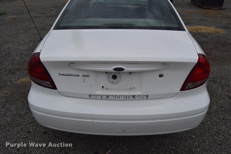 image for item L2510 2006 Ford Taurus SE