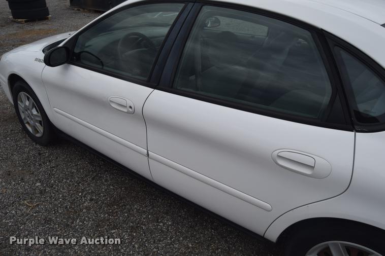 image for item L2510 2006 Ford Taurus SE