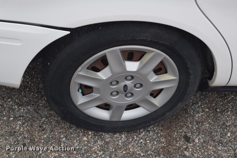 image for item L2510 2006 Ford Taurus SE