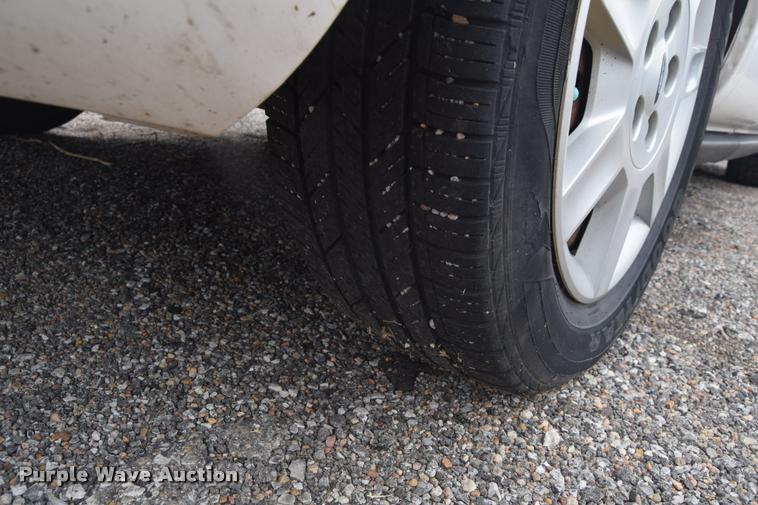 image for item L2510 2006 Ford Taurus SE