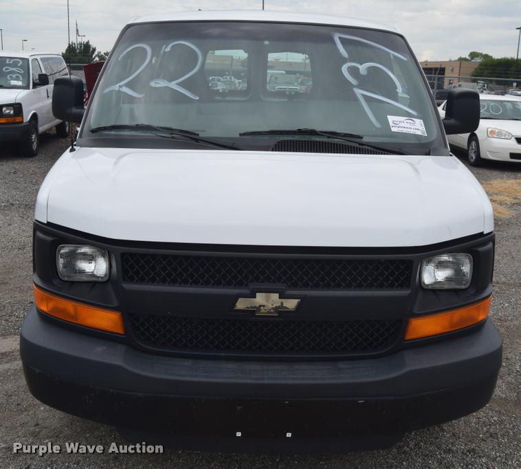 image for item L2511 2005 Chevrolet Express 2500 Cargo van