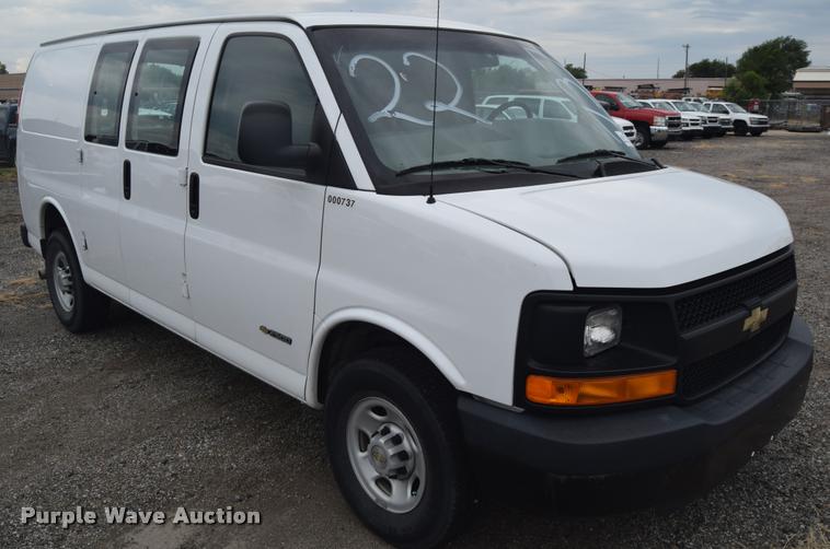 image for item L2511 2005 Chevrolet Express 2500 Cargo van