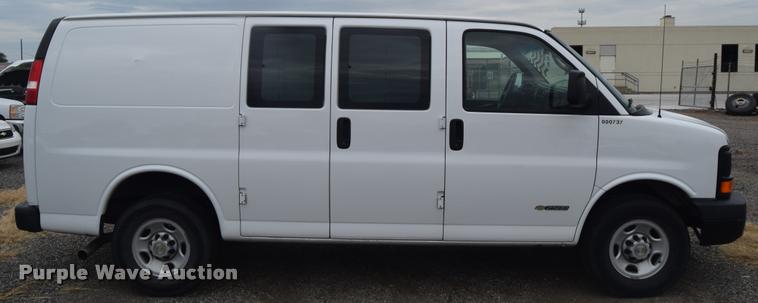 image for item L2511 2005 Chevrolet Express 2500 Cargo van
