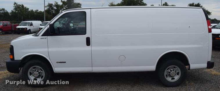 image for item L2511 2005 Chevrolet Express 2500 Cargo van