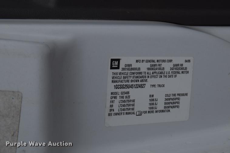 image for item L2511 2005 Chevrolet Express 2500 Cargo van