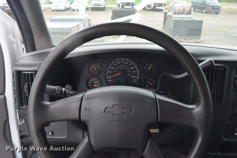 image for item L2511 2005 Chevrolet Express 2500 Cargo van