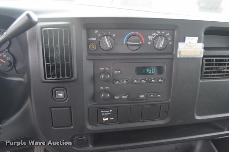 image for item L2511 2005 Chevrolet Express 2500 Cargo van