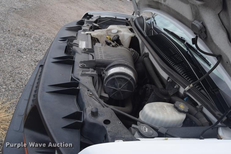 image for item L2511 2005 Chevrolet Express 2500 Cargo van