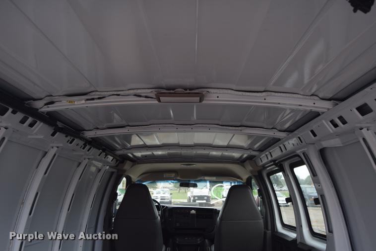 image for item L2511 2005 Chevrolet Express 2500 Cargo van